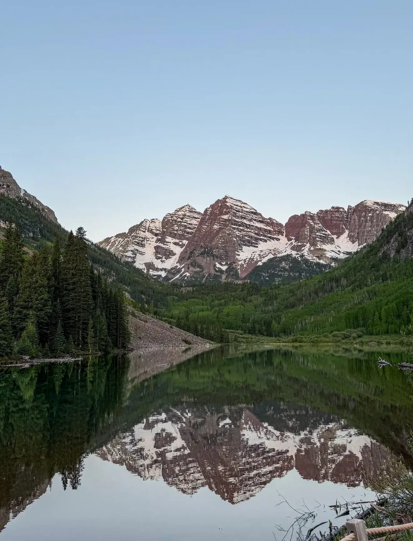 Maroon Bells view and lake reflection
